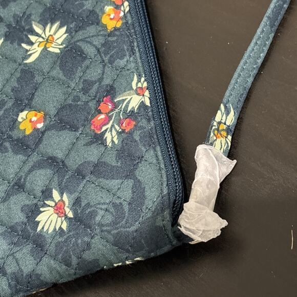 NWT Vera Bradley Cotton RFID Convertible Wristlet Fresh-Cut Floral Green Blue - Picture 4 of 9